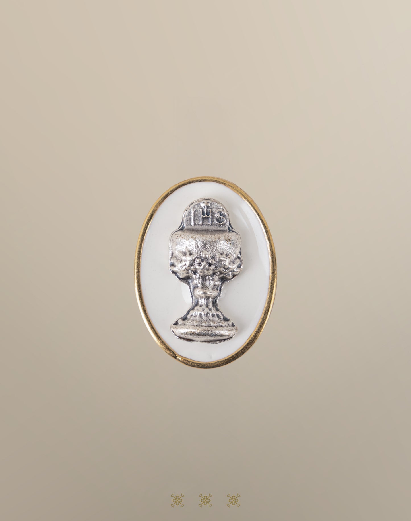 Pin de Cáliz dorado / blanco para Primera Comunión 90-490