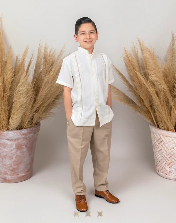 Guayabera y pantalón 95-007 – CASASOLENA CEREMONIAS