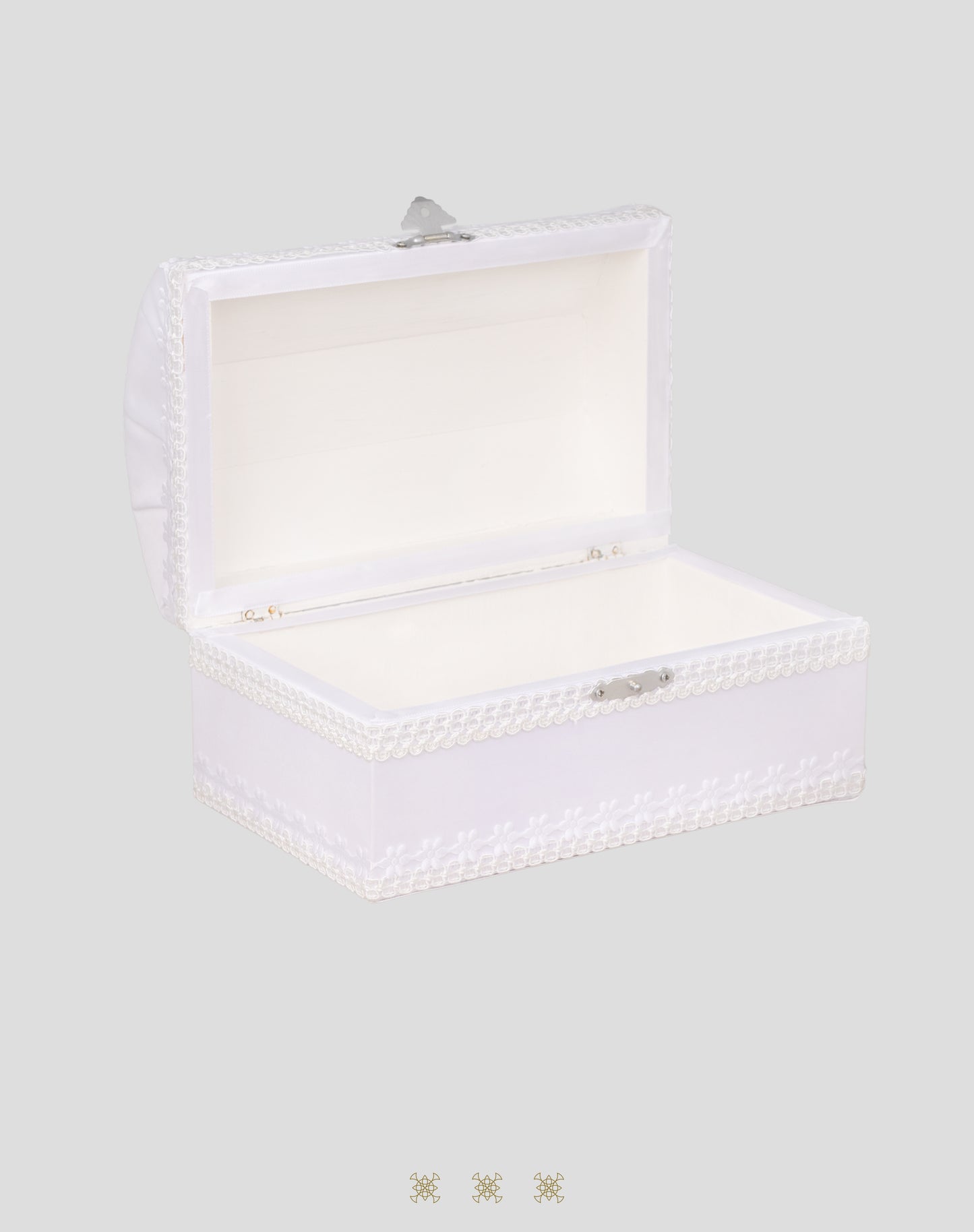 Baúl con flores blanco A2-048