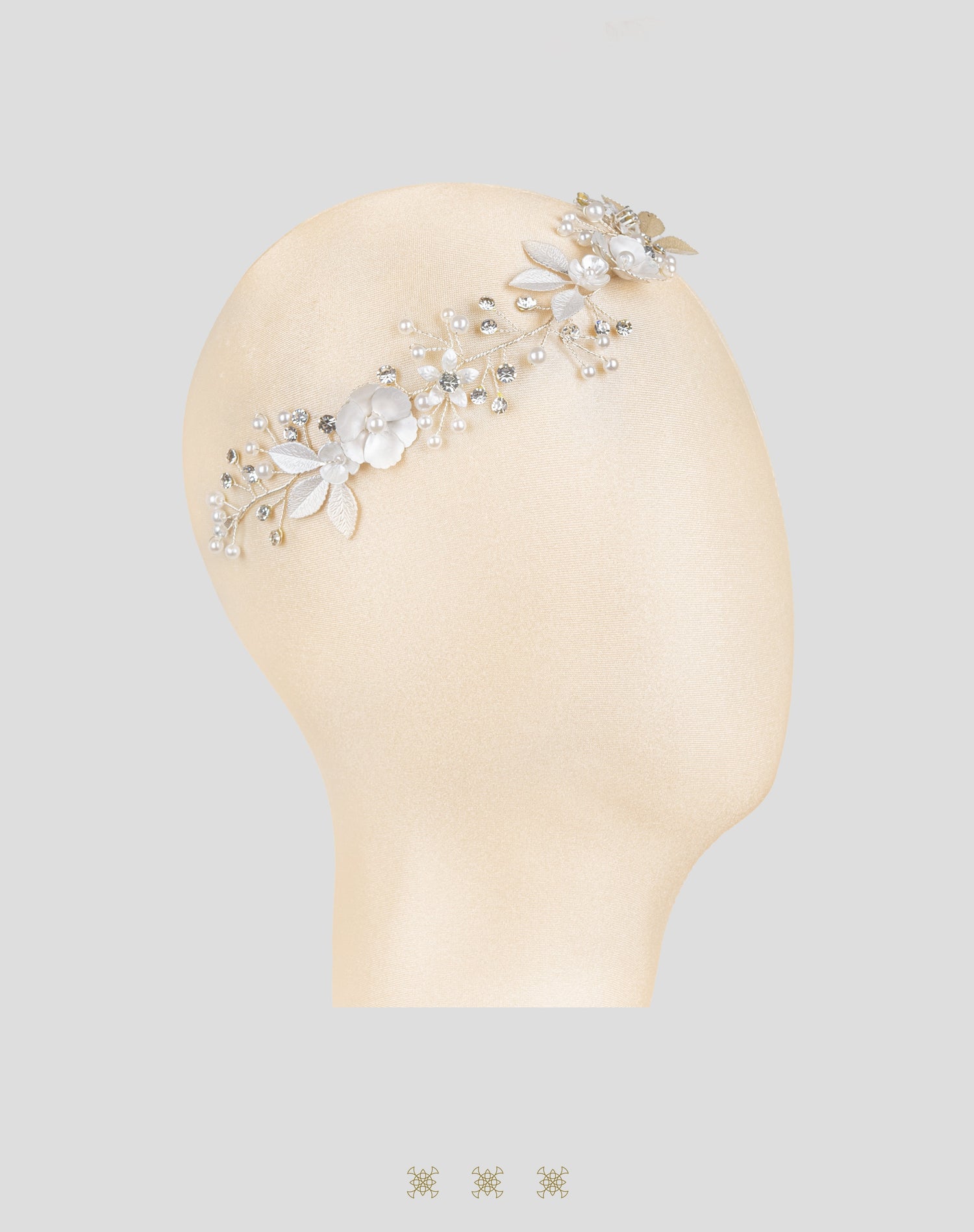Tiaras y moños para bautizo