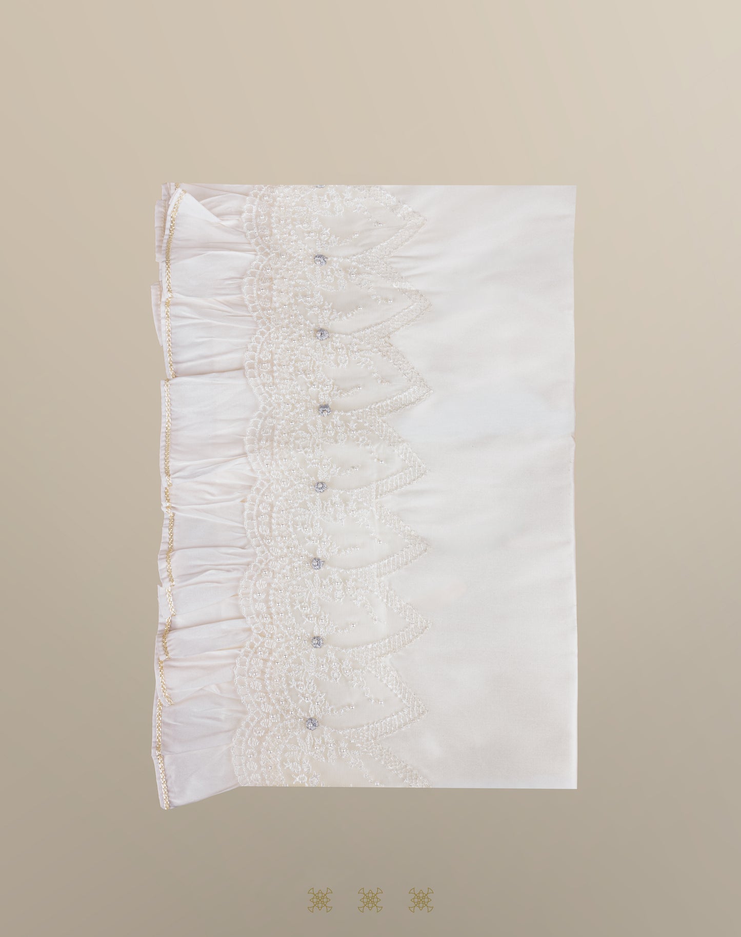 Kit ropón artesanal hueso / plata 02-713 (18 meses)