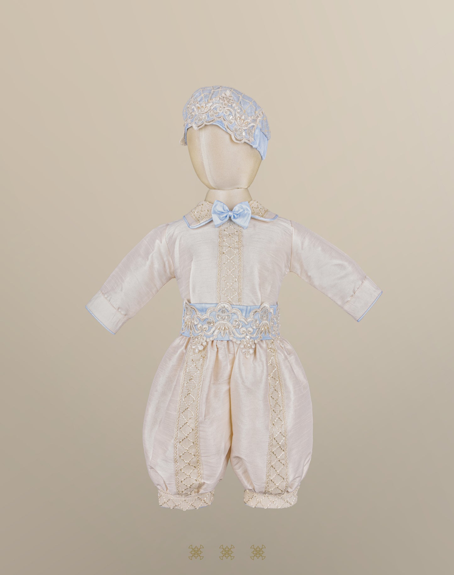 Ropón de bautizo estilo príncipe beige y azul 05-044