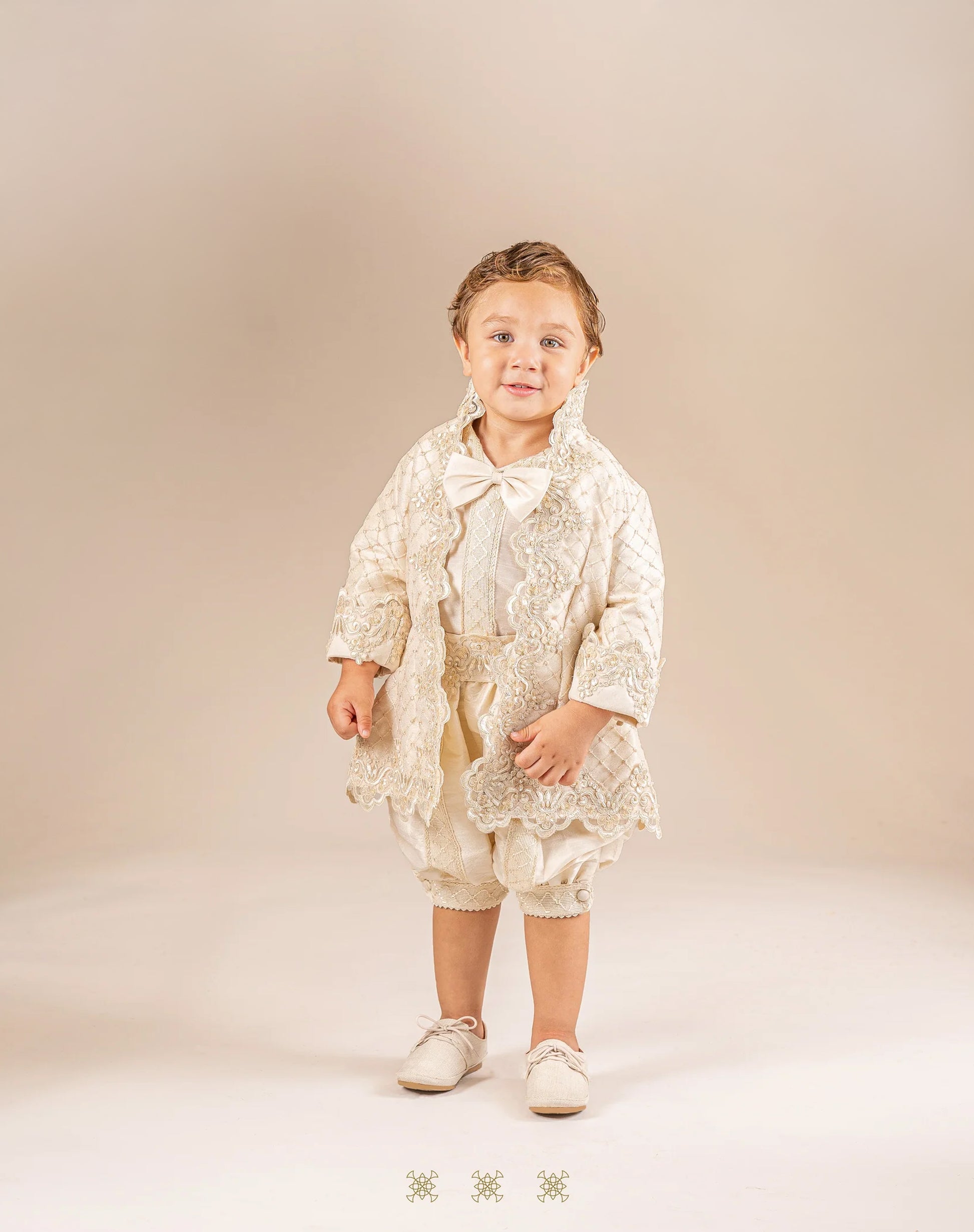 Ropón de bautizo estilo príncipe Beige 05-044 – CASASOLENA CEREMONIAS