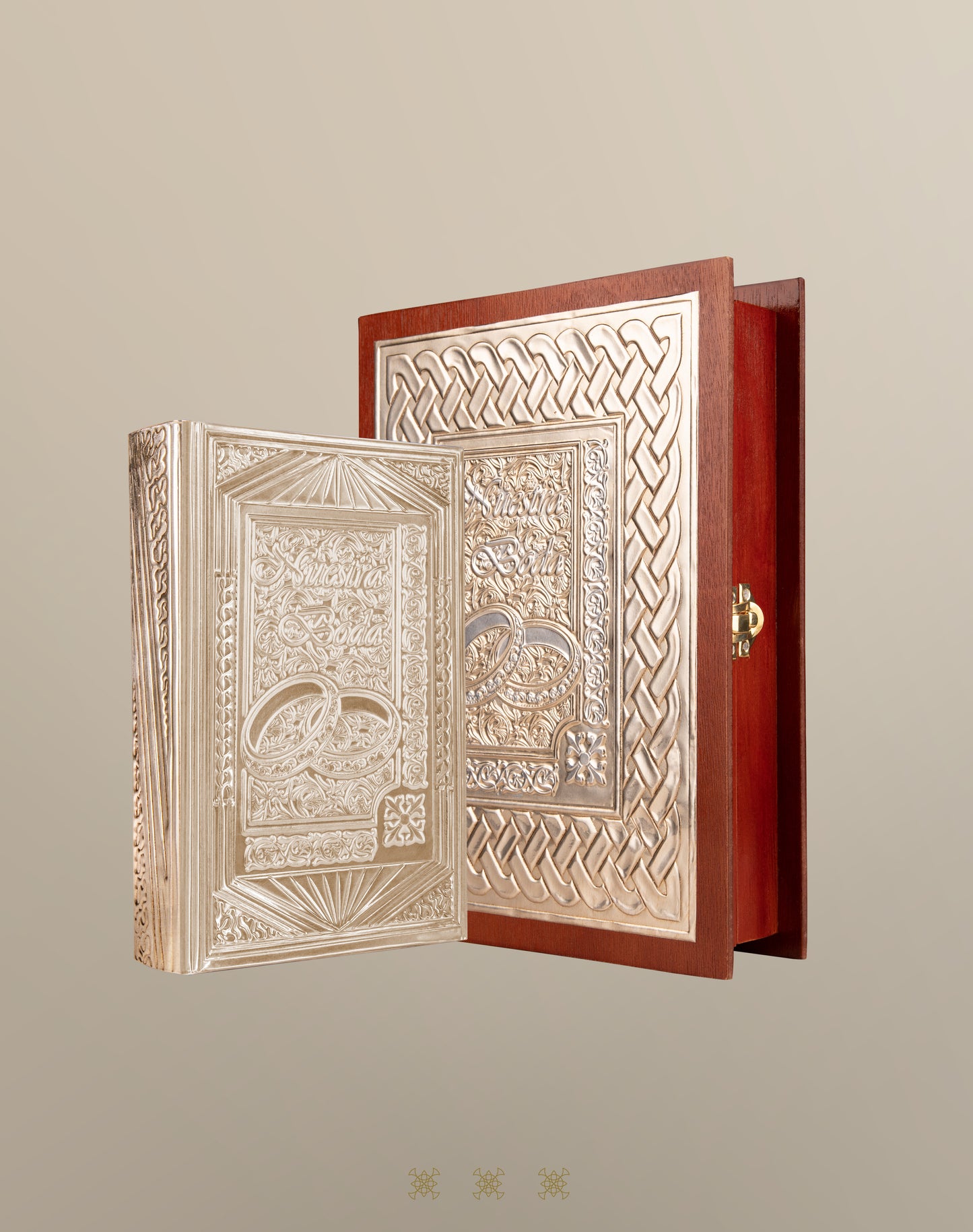 Biblia de boda con cofre dorado 17-077