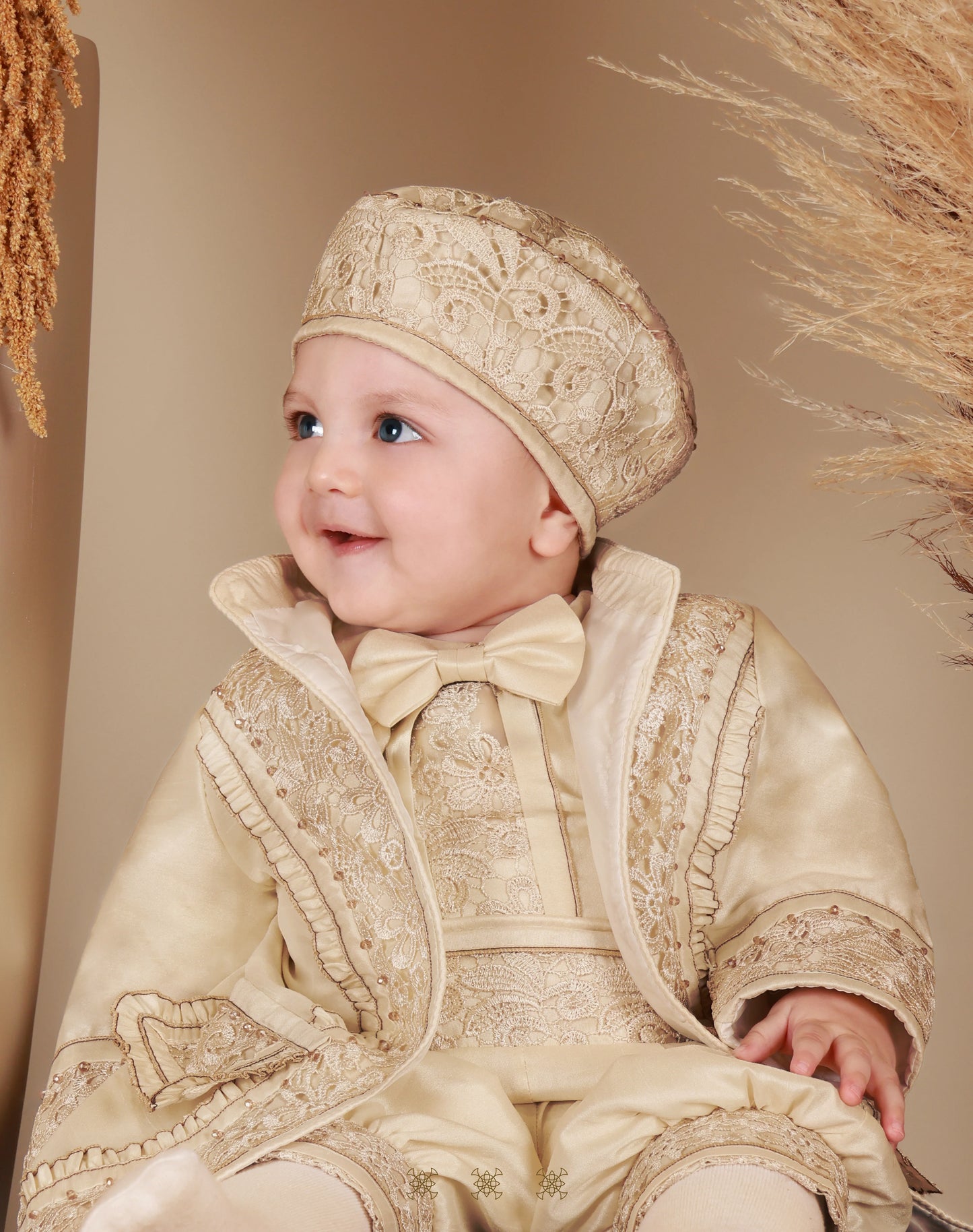 Ropón  de bautizo estilo príncipe beige 69-023