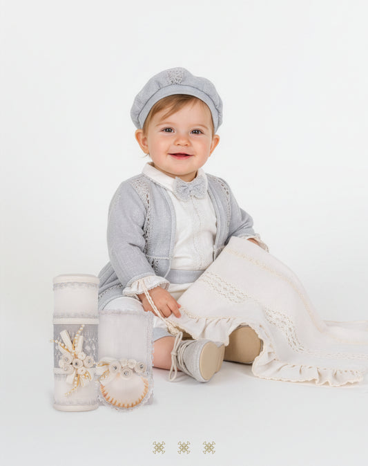 Kit ropón artesanal hielo / plata 02-676 (18 meses)